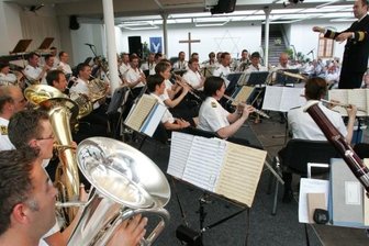 "Botschafter in Blau" geben Konzert - Das Marinemusikkorps Ostsee bei seinem ersten Konzert im Jahr 2008 im Christlichen Glaubenscentrum in Lichtenstein.