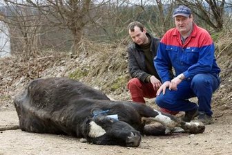 Mario Kuder (rechts) leidet an chronischen Botulismus.