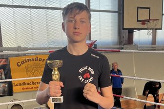 Boxer aus Klingenthal fährt nun zur Deutschen Meisterschaft - Der Klingenthaler Cody Engelke wurde beim Turnier in Zwickau für die beste boxerische Leistung ausgezeichnet.
