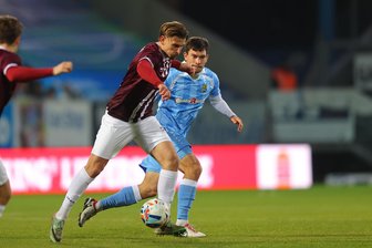 Bozic rettet Chemnitzer FC späten Punkt gegen den BFC Dynamo - Roman Eppendorfer (r., hier gegen Berlins Leander Fritzsche) und der CFC sind gegen den BFC Dynamo nicht über ein 1:1 hinausgekommen.