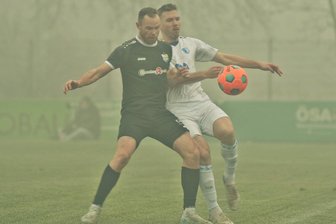 Bozic und Baumgart fehlen beim Chemnitzer FC - CFC-Kicker Tobias Müller (vorn, schwarzes Trikot) brachte sein Team gegen den FC Magdeburg II nach 15 Minuten in Führung.