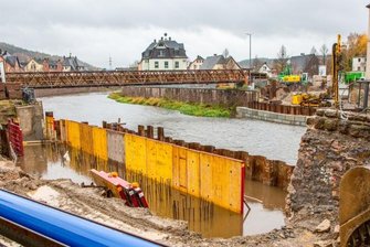 Brückenbau: Pegelstand gibt das Tempo vor -
