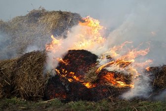 Bräunsdorf: Brand in Strohlager -