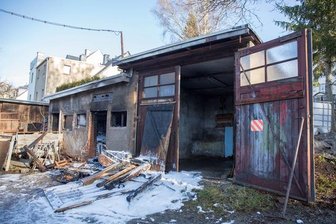 Brände in Annaberg-Buchholz und Schönfeld - In einer Garage an der Großen Sommerleite in Annaberg-Buchholz brannte offenbar Unrat.