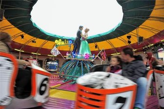 Branche unter Druck: Schausteller erhalten in Plauen einen Preisnachlass - Für das traditionsreiche Volksfest, das Plauener Vogelschießen, erhalten die Schausteller in diesem Jahr einen Rabatt von 35 Prozent auf ihre Standmiete auf dem Festplatz vor der Festhalle.