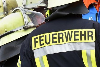 Brand-Erbisdorf: Containerbrand greift auf Wohnhaus über - Die Feuerwehr musste am Samstagabend in Brand-Erbisdorf ausrücken.