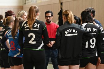 Brand-Erbisdorfer Volleyballerinnen unter Zugzwang - Gefordert: Thomas Horvath, der Trainer des SSV Brand-Erbisdorf, hofft, dass seine Damen in die Erfolgsspur zurückfinden.