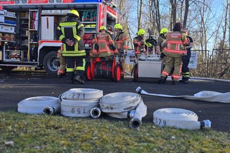 Brand im Plauener Syratal fordert Feuerwehren: Mehr als 50 Kräfte im Einsatz - Der Brand im Syratal forderte die Plauener Feuerwehren.