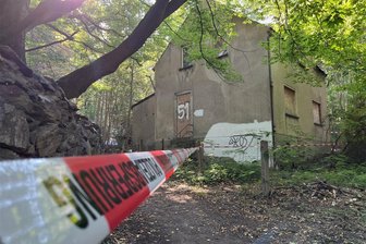 Brand im Stadtpark in Hainichen: Feuerwehr nahe der Elektrischen Kirche im Einsatz - In einem Gebäude am Eingang zum Stadtpark in Hainichen hat es am Mittwoch gebrannt.