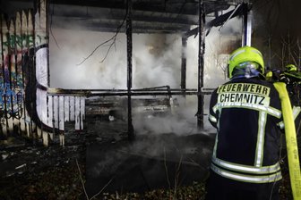 Brand in altem Edeka-Gebäude auf Chemnitzer Kaßberg: Polizei ermittelt wegen Brandstiftung - Gegen 18 Uhr wurde die Feuerwehr am Donnerstag zu einem Großbrand in die Ulmenstraße gerufen. Ein alter Edeka-Markt stand Teilweise im Vollbrand. Brandursache unbekannt.