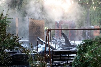 Brand in Chemnitzer Gartenlaube: Polizei findet eine Leiche - Die Gartenlaube brannte fast komplett nieder.
