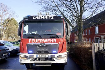 Brand in Chemnitzer Schule ausgebrochen - Feuerwehr und Rettungsdienst wurden gegen 11 Uhr zur Schule an der Auerswalder Straße gerufen.