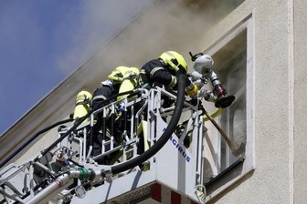 Brand in Dachgeschosswohnung - Polizei ermittelt gegen Mieter -