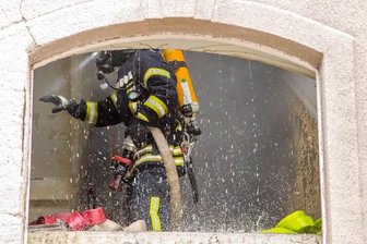 Brand in ehemaligem Fabrikgebäude -