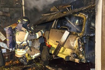Brand in einem Garagenkomplex in Stollberg - Ein Trabant in einer Stollberger Garage wurde durch ein Feuer komplett zerstört.