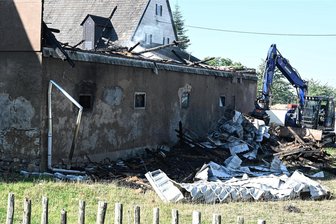 Brand in Erlau: Ermittlungen dauern an - Bei den Löscharbeiten unterstützte das Technische Hilfswerk.
