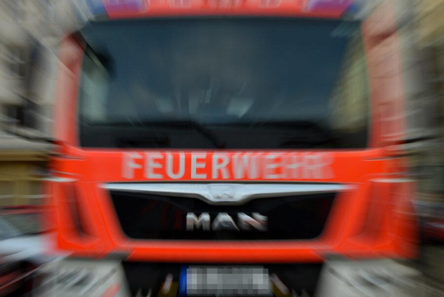 Brand in Kleingartenanlage: Polizei ermittelt wegen Brandstiftung in Eibenberg - 