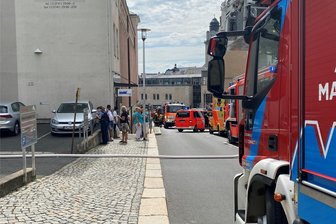 Brand in leerem Haus an der Plauener Forststraße: Ein Zwölfjähriger hat gezündelt - Die Forststraße hinter dem Landratsamt war am Mittwochnachmittag vorübergehend gesperrt.