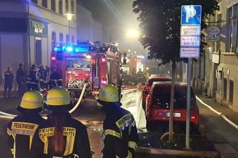 Brand in Plauens Innenstadt - Auf dem unteren Teil der Forststraße, zwischen Stresemann- und Rädelstraße, brannte es in einem Hinterhof. 