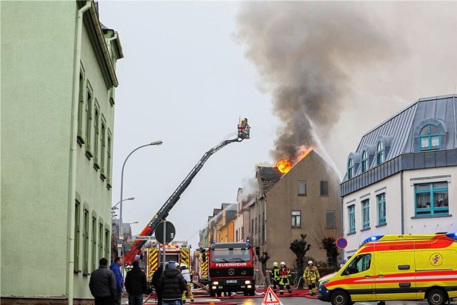 Brand in Rußdorf: Polizei ermittelt gegen drei Jugendliche - Am Sonntagnachmittag brannte es in Rußdorf. Drei Jugendliche sollen sich zuvor in dem Gebäude aufgehalten haben. 