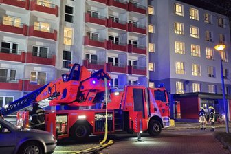 Brand in Seniorenheim in Plauen: Ein Toter und sechs Verletzte - Das Seniorenheim Sonnenhof in Plauen musste am späten Samstagnachmittag teils evakuiert werden.