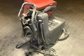 Brand in Supermarkt in Nossen: Wischmaschine geht in Flammen auf - In einem Supermarkt in Nossen brannte am Montagabend diese Wischmaschine.