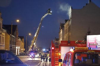 Brand in unbewohntem Mehrfamilienhaus -