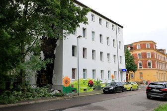 Brand in Wohnhaus - vier Verletzte, eine Festnahme - 