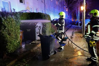 Brand vor Chemnitzer Wohnhaus: Feuerwehr rückt an - Die Chemnitzer Feuerwehr rückte in den Stadtteil Sonnenberg aus.