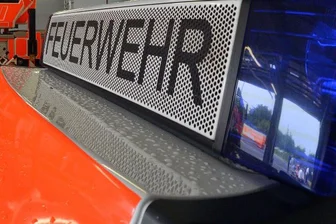 Brandeinsatz in Eppendorf: Flammen greifen auf Fahrzeug über -