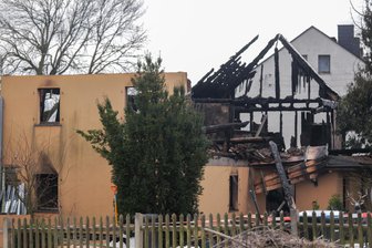 Brandermittler nach Feuer in Gutenfürst auf Spurensuche - Vom Brandhaus in Gutenfürst stehen nur noch die Grundmauern.