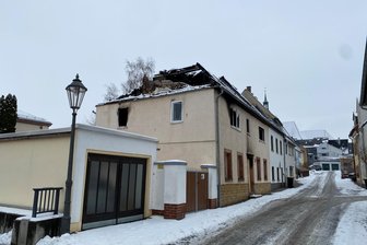 Brandkatastrophe von Rochlitz: Polizei nennt Details - Vor wenigen Tagen wurden Teile des Giebels der Brandruine an der Fischergasse abgetragen.