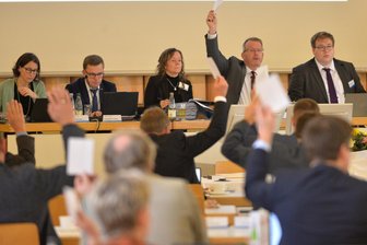 Brandmauer-Debatte im Kreistag Mittelsachsen: CDU spricht in Freiberg von Skandal - Eine Abstimmung in der jüngsten Kreistagssitzung in Freiberg hat jetzt ein Nachspiel.