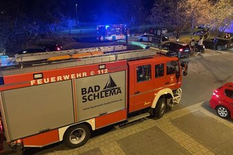 Brandmelder eingeschlagen: Auer Kaufland kurzzeitig evakuiert - Ein mutwillig eingeschlagener Handmelder löste am Freitagabend einen Feuerwehreinsatz im Kaufland in Aue aus. 