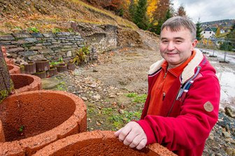 Brandopfer aus dem Erzgebirge will sein Zuhause wieder aufbauen: „Es wird ein richtiges Erzgebirgshäusl“ - Die Fläche ist bereits beräumt, schon bald soll das neue Zuhause von Ingo Krauß entstehen.
