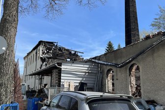 Brandruine in Kleinschirma: Wann wird die Einsturzgefahr gebannt? - In der ehemaligen Metallgießerei in Kleinschirma bei Freiberg hatte es am 2. Februar gebrannt.