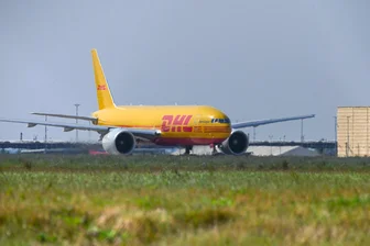 Brandsätze in Luftfracht: Russischer Geheimdienst steckt wohl auch hinter der Sabotage in Leipzig/Halle - Am 20. Juli 2024 ging ein Luftfracht-Paket auf dem Weg von Litauen nach London bei einer Zwischenlandung auf dem DHL-Air-Hub auf dem Gelände des Flughafens Leipzig/Halle in Flammen auf. Deutsche Sicherheitsbehörden warnten danach vor "unkonventionellen Brandsätzen", die von Unbekannten über Frachtdienstleister verschickt werden.