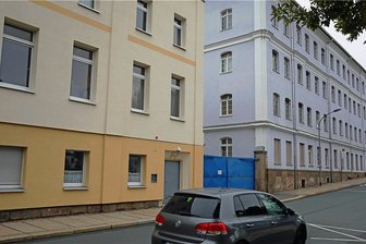Brandsatz auf Asylbewerberheim geworfen - Werdauer in Haft - Das Asylbewerberwohnheim an der Unteren Holzstraße in Werdau war Ziel eines Brandanschlages. Foto: Thomas Michel