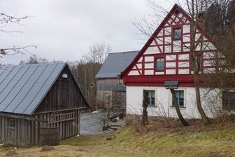 Brandschutz-Mängel: Teile des Riedelhofs für Gäste gesperrt - Der Riedelhof hat sich seit seiner Rettung als Treffpunkt vieler etabliert - als Naturschutzstation, mit Konzerten und Vermietungen. 