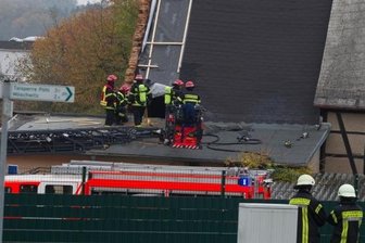 Brandserie in Alt-Chrieschwitz: Tatverdächtiger in U-Haft - 22 Kameraden der Feuerwehr waren am Samstag wieder im Einsatz in Alt-Chrieschwitz: der vierte Brand innerhalb eines Monats.
