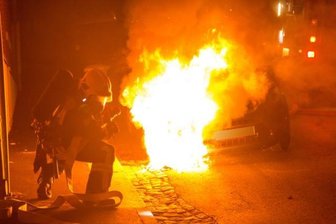 Brandstiftung in Annaberg: Pkw steht in Flammen -