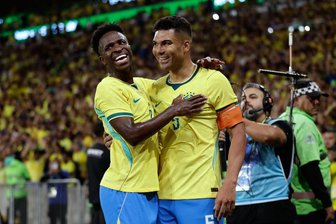 Brasilien feiert Kantersieg gegen Panama vor WM - Vinícius Júnior (l.) brachte die Seleção bereits in der 2. Minute in Führung.