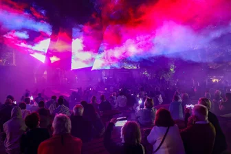 Braucht das Hohenstein-Ernstthaler Bergfest eine neue Idee für den Sonntagabend? - Viel Applaus für die Lasershow zum Festabschluss gab es nicht.