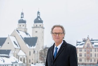 Braucht das Vogtland eine Orchesterfusion?  Was der Chef der Vogtland Philharmonie meint - Mit Plauen eng verbunden: Generalmusikdirektor Stefan Fraas, Geschäftsführer, Intendant und Dirigent der Vogtland Philharmonie Greiz/Reichenbach.