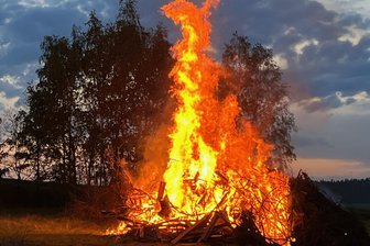 Brauchtumsfeuer in Auerbach nur mit Anmeldung - Höhenfeuer müssen in Auerbach angemeldet werden.