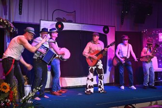 Braunsdorfer laden an Frauentag zur Datingshow ein - Das Männerballett des CCB versteht sich auch als Showband und spielt zum Frauentag auf.
