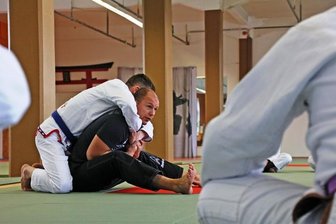 Brazilian-Jiu-Jitsu: Schwarzgurt aus Estland gibt Seminar in Zwickau - Priit Mihkelson (2. v. l.) während des Seminars am Samstag.