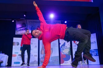 Breakdance-Weltmeister zeigen in Plauener Stadt-Galerie ihr Können - Das Trio Dreamscape begeisterte bereits bei der Vogtland-Sportgala 2024 in der Musikhalle Markneukirchen mit einem Breakdance-Auftritt.