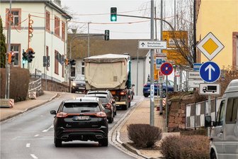 Breitbandausbau: An B 175 in Rochlitz wird es eng - Später als gedacht wird an der Leipziger Straße in Rochlitz aufgrund von Bauarbeiten eng, und zwar ab 20. März.