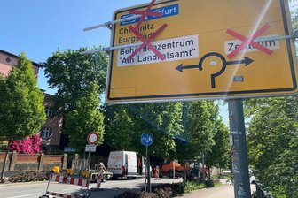 Breitbandausbau: Eine Zufahrt zum Krankenhaus Mittweida ist gesperrt - Wegen des Breitbandausbaus ist die Hainichener Straße in Mittweida gesperrt.
